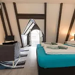 Redlight District Smokers Friendly Private Studio
