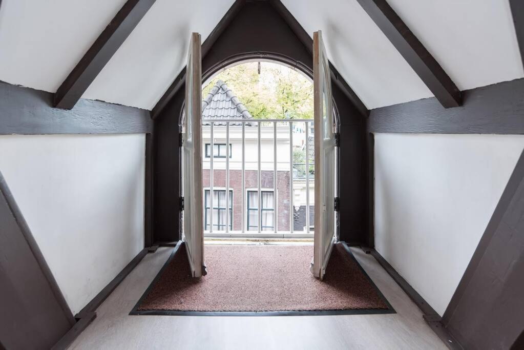 Redlight District Smokers Friendly Private Apartment Amsterdam